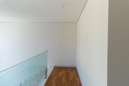 Casa de condomínio para alugar com 380m², 4 quartos e 4 vagasCorredor andar superior