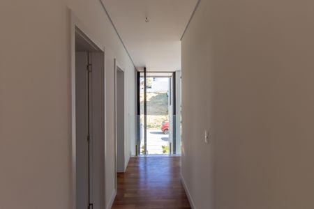 Casa de condomínio para alugar com 380m², 4 quartos e 4 vagasCorredor