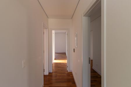 Casa de condomínio para alugar com 380m², 4 quartos e 4 vagasCorredor