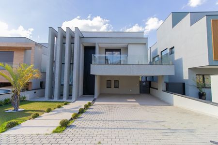 Casa de condomínio para alugar com 380m², 4 quartos e 4 vagasFachada