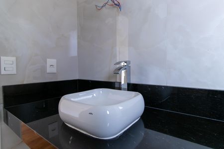 Casa de condomínio para alugar com 380m², 4 quartos e 4 vagasBanheiro da Suíte 1