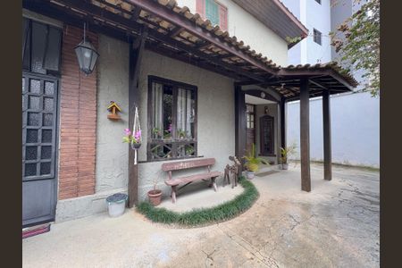 Casa para alugar com 400m², 4 quartos e 3 vagas Casa para alugar com 400m², 4 quartos e 3 vagasEntrada da casa