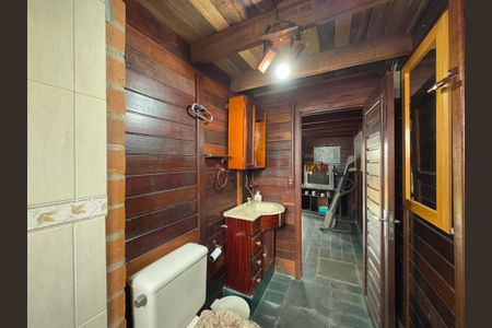 Casa para alugar com 400m², 4 quartos e 3 vagas Casa para alugar com 400m², 4 quartos e 3 vagasBanheiro da Edícula