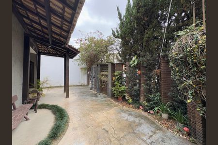 Casa para alugar com 400m², 4 quartos e 3 vagas Casa para alugar com 400m², 4 quartos e 3 vagasEntrada da casa