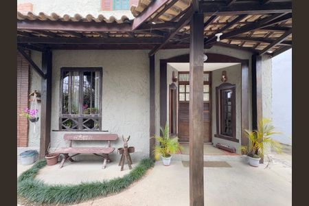 Casa para alugar com 400m², 4 quartos e 3 vagas Casa para alugar com 400m², 4 quartos e 3 vagasEntrada da casa