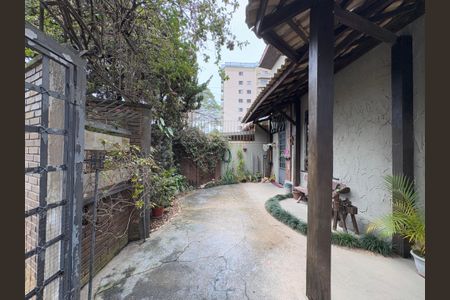 Casa para alugar com 400m², 4 quartos e 3 vagas Casa para alugar com 400m², 4 quartos e 3 vagasEntrada da casa
