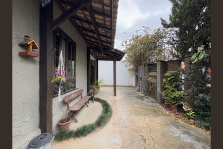 Casa para alugar com 400m², 4 quartos e 3 vagas Casa para alugar com 400m², 4 quartos e 3 vagasEntrada da casa