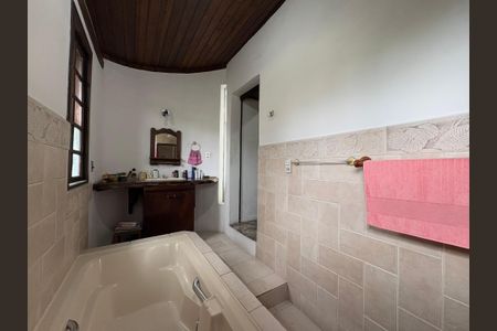 Casa para alugar com 400m², 4 quartos e 3 vagas Casa para alugar com 400m², 4 quartos e 3 vagasBanheiro da Suíte