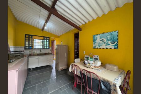 Casa para alugar com 400m², 4 quartos e 3 vagas Casa para alugar com 400m², 4 quartos e 3 vagasCozinha da Edícula