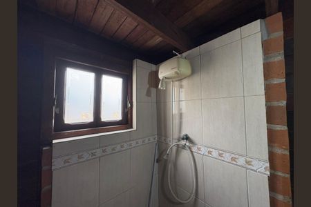 Casa para alugar com 400m², 4 quartos e 3 vagas Casa para alugar com 400m², 4 quartos e 3 vagasBanheiro da Edícula