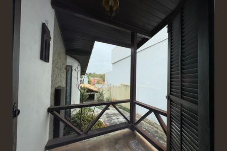 Casa à venda com 400m², 4 quartos e 3 vagas Casa à venda com 400m², 4 quartos e 3 vagasSacada da Suíte