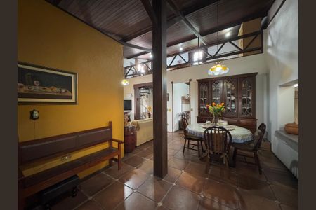Casa para alugar com 400m², 4 quartos e 3 vagas Casa para alugar com 400m², 4 quartos e 3 vagasSala de Jantar