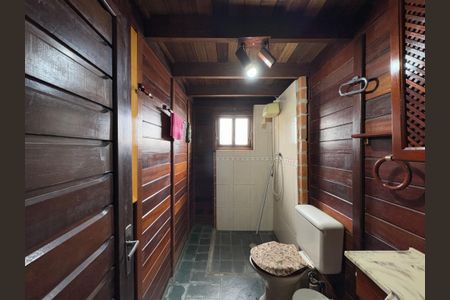 Casa para alugar com 400m², 4 quartos e 3 vagas Casa para alugar com 400m², 4 quartos e 3 vagasBanheiro da Edícula