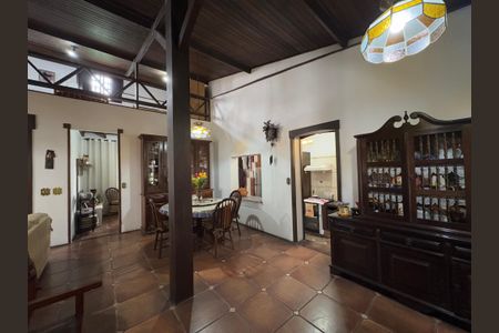 Casa para alugar com 400m², 4 quartos e 3 vagas Casa para alugar com 400m², 4 quartos e 3 vagasSala de Jantar