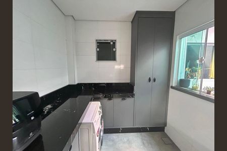 Casa à venda com 325m², 2 quartos e 2 vagas Casa à venda com 325m², 2 quartos e 2 vagasÁrea de Serviço