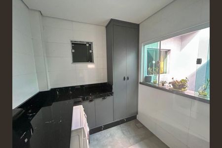 Casa à venda com 325m², 2 quartos e 2 vagas Casa à venda com 325m², 2 quartos e 2 vagasÁrea de Serviço