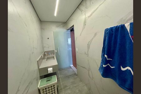 Casa à venda com 325m², 2 quartos e 2 vagas Casa à venda com 325m², 2 quartos e 2 vagasBanheiro 1