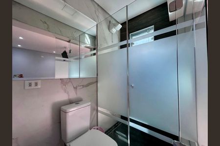 Casa à venda com 325m², 2 quartos e 2 vagas Casa à venda com 325m², 2 quartos e 2 vagasBanheiro da Suíte 1