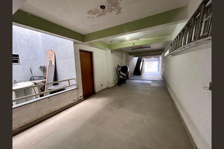 Casa à venda com 325m², 2 quartos e 2 vagas Casa à venda com 325m², 2 quartos e 2 vagasGaragem