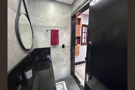 Casa à venda com 325m², 2 quartos e 2 vagas Casa à venda com 325m², 2 quartos e 2 vagasBanheiro 2