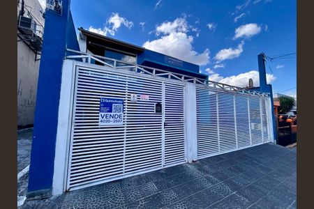 Casa à venda com 325m², 2 quartos e 2 vagas Casa à venda com 325m², 2 quartos e 2 vagasPlaca