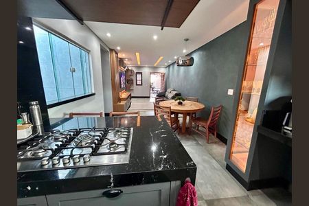 Casa à venda com 325m², 2 quartos e 2 vagas Casa à venda com 325m², 2 quartos e 2 vagasCozinha