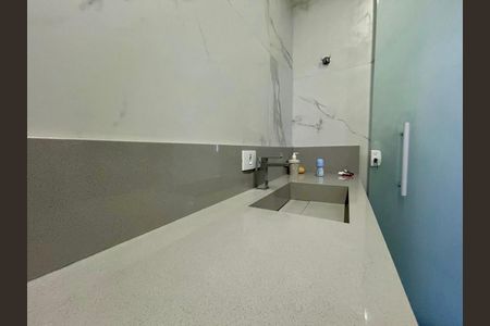 Casa à venda com 325m², 2 quartos e 2 vagas Casa à venda com 325m², 2 quartos e 2 vagasBanheiro 1