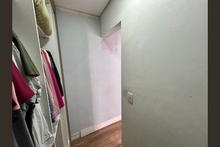 Casa à venda com 325m², 2 quartos e 2 vagas Casa à venda com 325m², 2 quartos e 2 vagasCloset