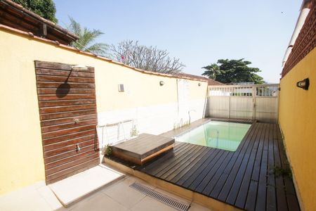 Casa à venda com 170m², 2 quartos e 1 vaga Casa à venda com 170m², 2 quartos e 1 vagaPiscina