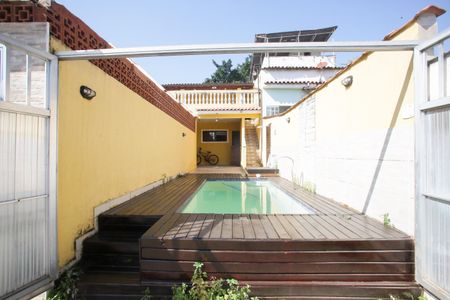 Casa à venda com 170m², 2 quartos e 1 vaga Casa à venda com 170m², 2 quartos e 1 vagaPiscina