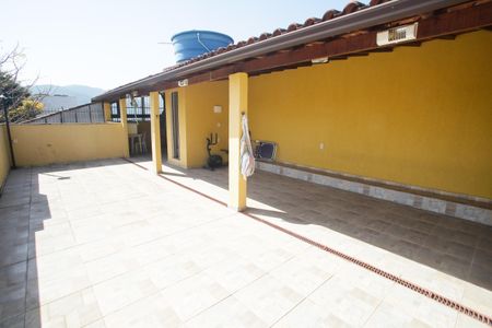Casa à venda com 170m², 2 quartos e 1 vaga Casa à venda com 170m², 2 quartos e 1 vagaTerraço