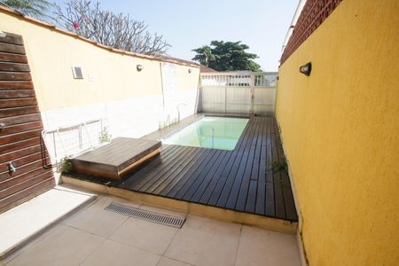 Casa à venda com 170m², 2 quartos e 1 vaga Casa à venda com 170m², 2 quartos e 1 vagaPiscina