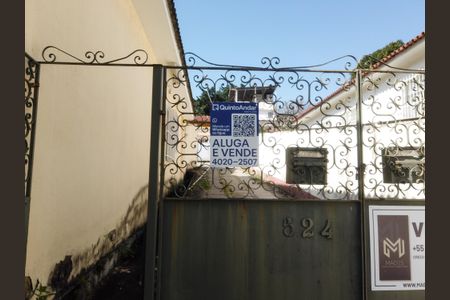 Casa à venda com 170m², 2 quartos e 1 vaga Casa à venda com 170m², 2 quartos e 1 vagaFachada