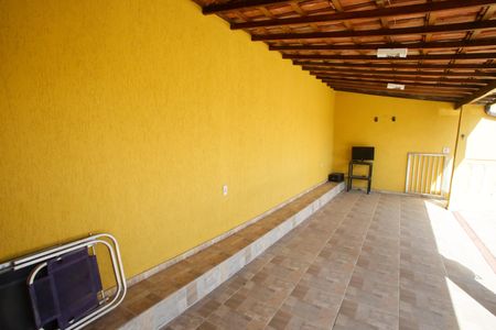 Casa à venda com 170m², 2 quartos e 1 vaga Casa à venda com 170m², 2 quartos e 1 vagaTerraço