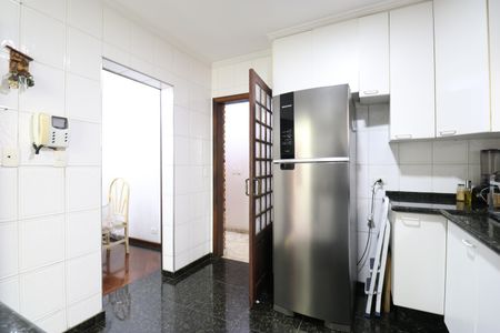 Casa à venda com 251m², 3 quartos e 3 vagasCozinha