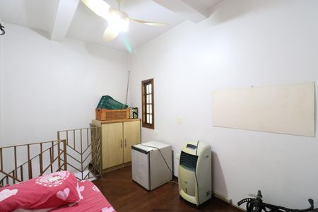 Casa à venda com 251m², 3 quartos e 3 vagasQuarto de Serviço