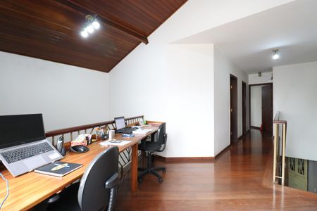 Casa à venda com 251m², 3 quartos e 3 vagasEscritório 