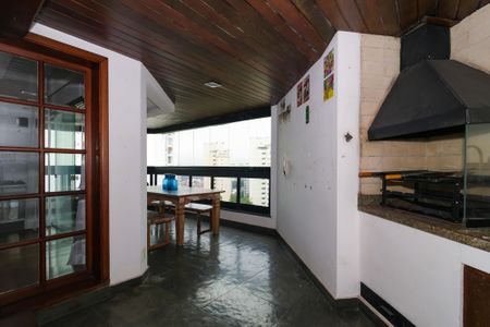 Apartamento à venda com 211m², 3 quartos e 3 vagas Apartamento à venda com 211m², 3 quartos e 3 vagasVaranda da Sala