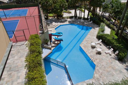 Apartamento à venda com 211m², 3 quartos e 3 vagas Apartamento à venda com 211m², 3 quartos e 3 vagasÁrea comum - Piscina
