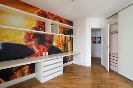 Apartamento à venda com 211m², 3 quartos e 3 vagas Apartamento à venda com 211m², 3 quartos e 3 vagasSuíte 2