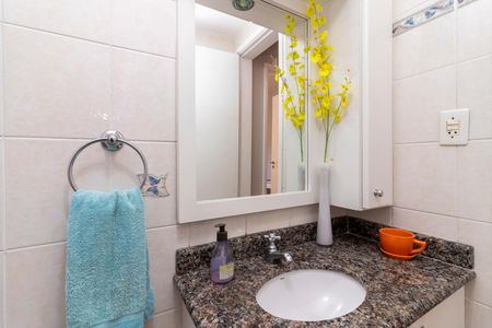 Apartamento à venda com 76m², 2 quartos e 1 vaga Apartamento à venda com 76m², 2 quartos e 1 vagaBanheiro