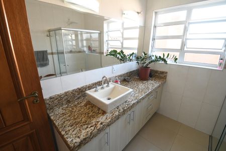 Casa à venda com 207m², 4 quartos e 2 vagasBanheiro 2