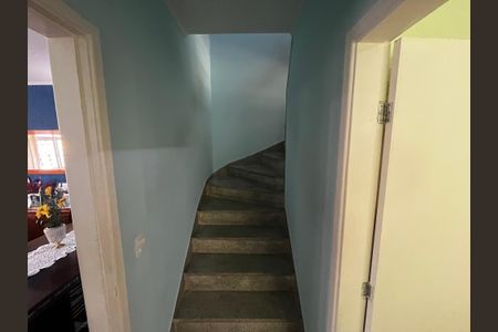 Casa à venda com 200m², 4 quartos e 4 vagasEscada