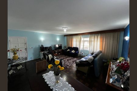 Casa à venda com 200m², 4 quartos e 4 vagasSala