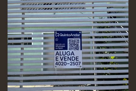 Casa à venda com 200m², 4 quartos e 4 vagasFachada - Placa