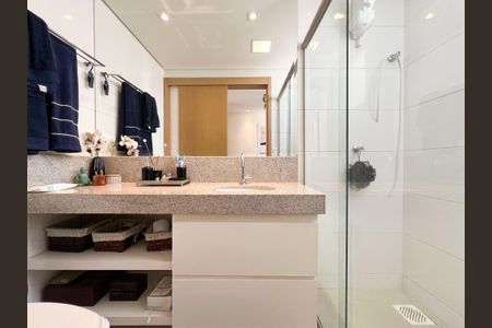 Apartamento à venda com 130m², 2 quartos e 2 vagasBanheiro suíte