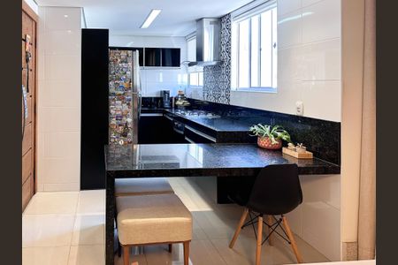 Apartamento à venda com 130m², 2 quartos e 2 vagasCozinha