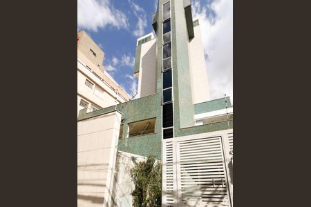 Apartamento à venda com 130m², 2 quartos e 2 vagasFacahda