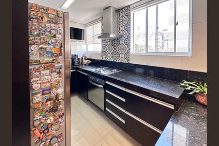 Apartamento à venda com 130m², 2 quartos e 2 vagasCozinha