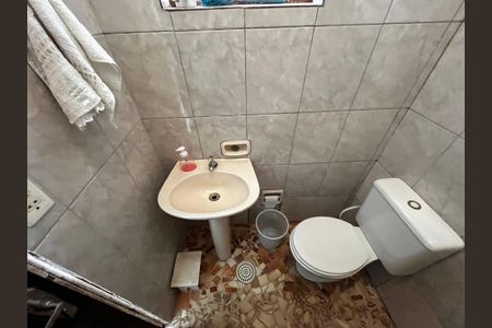 Casa à venda com 132m², 3 quartos e 6 vagasBanheiro de Serviço